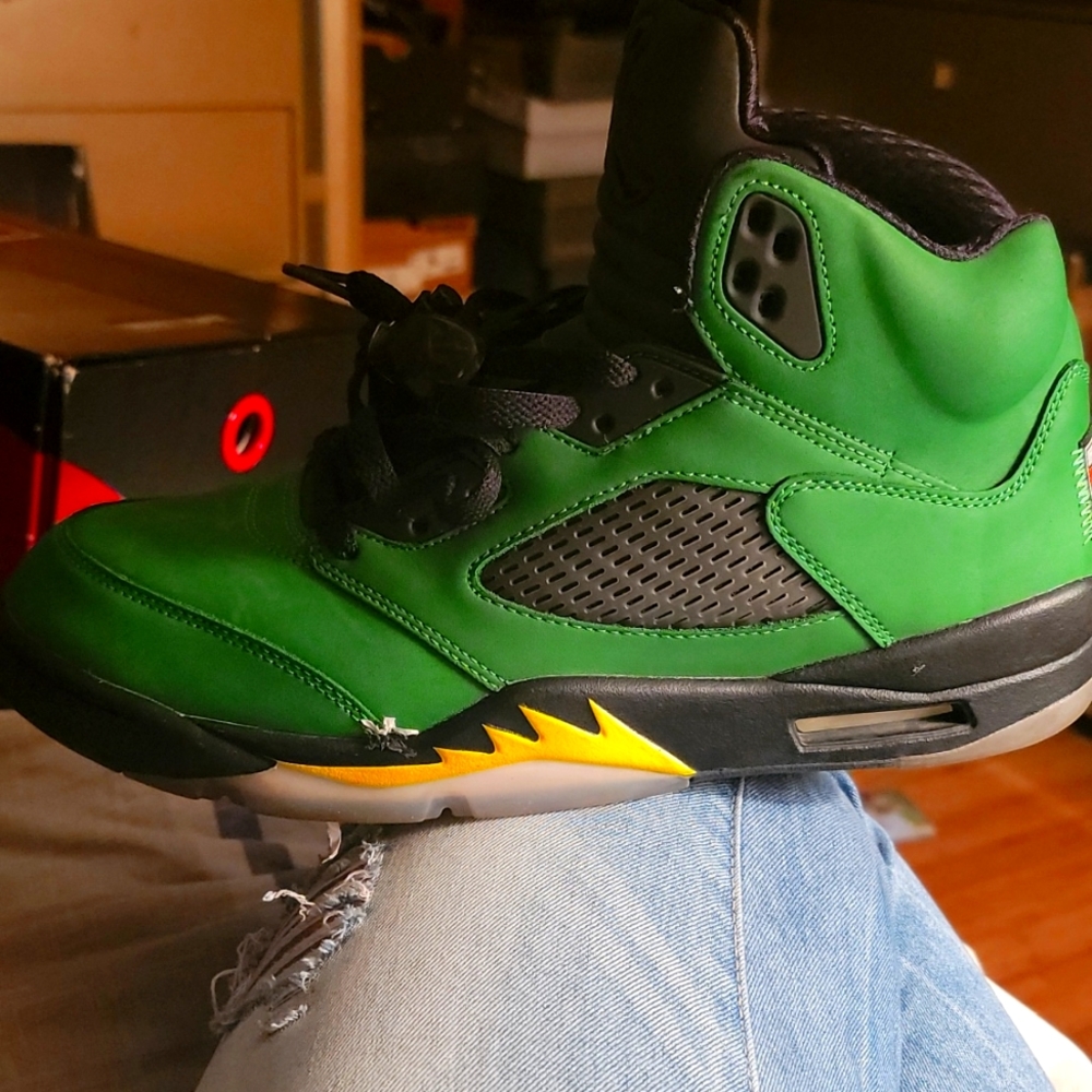 Sneakers